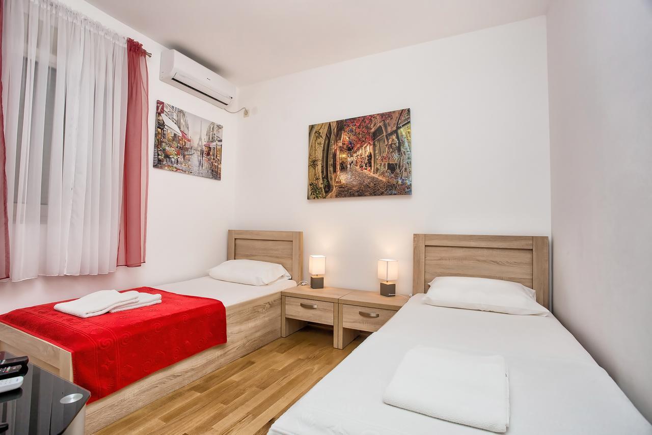 Lux Apartment Goodness โกตอร์ ภายนอก รูปภาพ