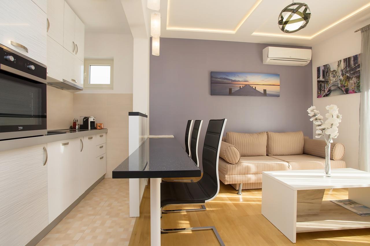 Lux Apartment Goodness โกตอร์ ภายนอก รูปภาพ