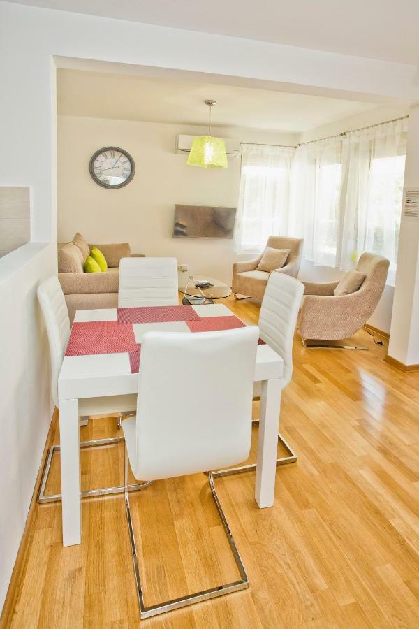 Lux Apartment Goodness โกตอร์ ภายนอก รูปภาพ