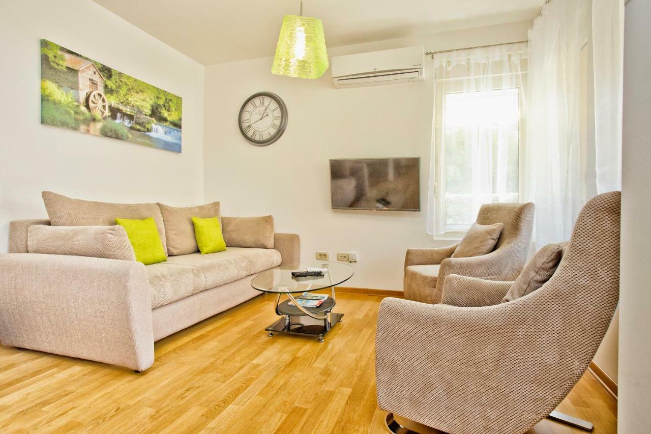 Lux Apartment Goodness โกตอร์ ภายนอก รูปภาพ